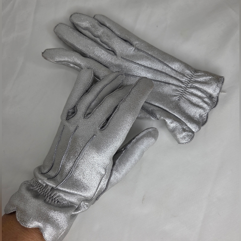 Moschino Size 7 Metallic Silver Leather Gloves And Wool